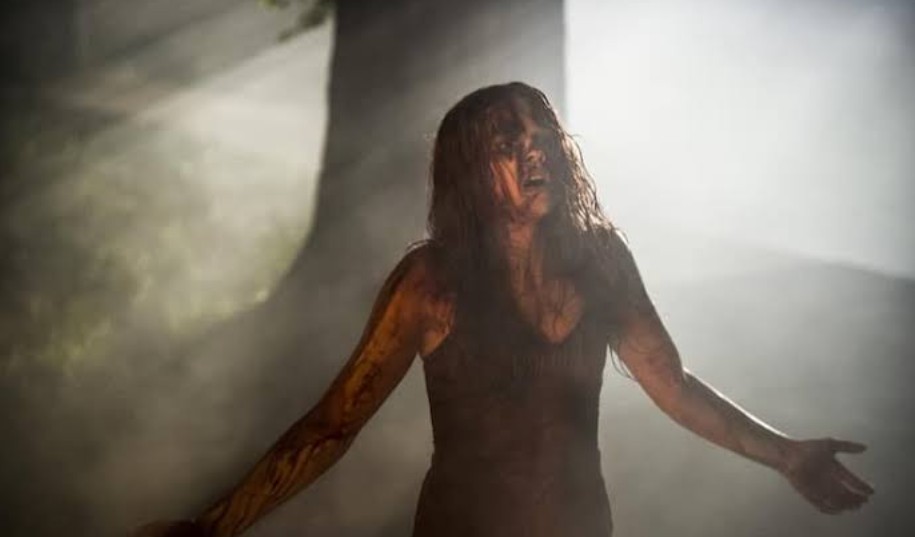 “Sinopsis Carrie 2013: Teror, Penghinaan, dan Balas Dendam di Sekolah Menengah”