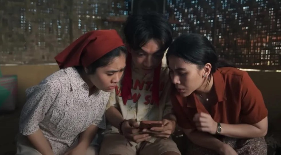 Lintrik: Rahasia Sosok Ketiga yang Mengintai dari Dunia Tak Terlihat