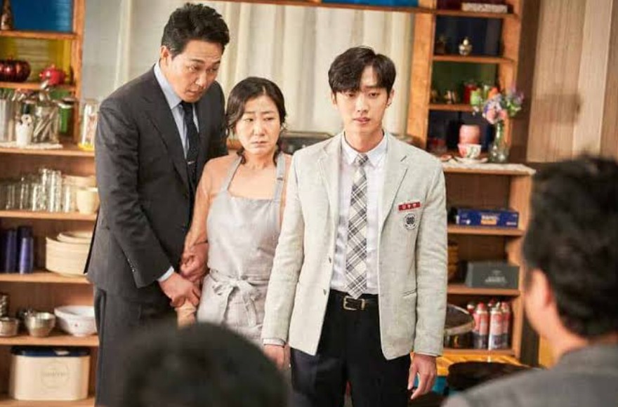 Ulasan Lengkap The Dude in Me: Ketika Preman Ganas Masuk ke Tubuh Anak SMA