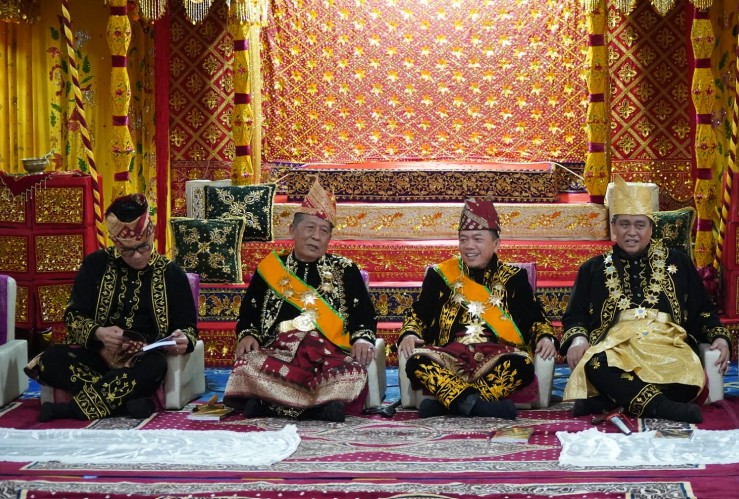 Gubernur Al Haris: Pemberian Gelar Adat Wujud Penghargaan dan Doa