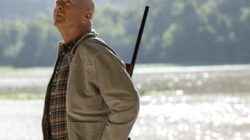 Kesan Nonton Out of Death: Aksi Sunyi Bruce Willis di Tengah Hutan Penuh Bahaya
