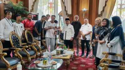 Tunaikan Janji, Gubernur Al Haris Umrohkan Orang Tua Peraih Emas PON Aceh–Sumut