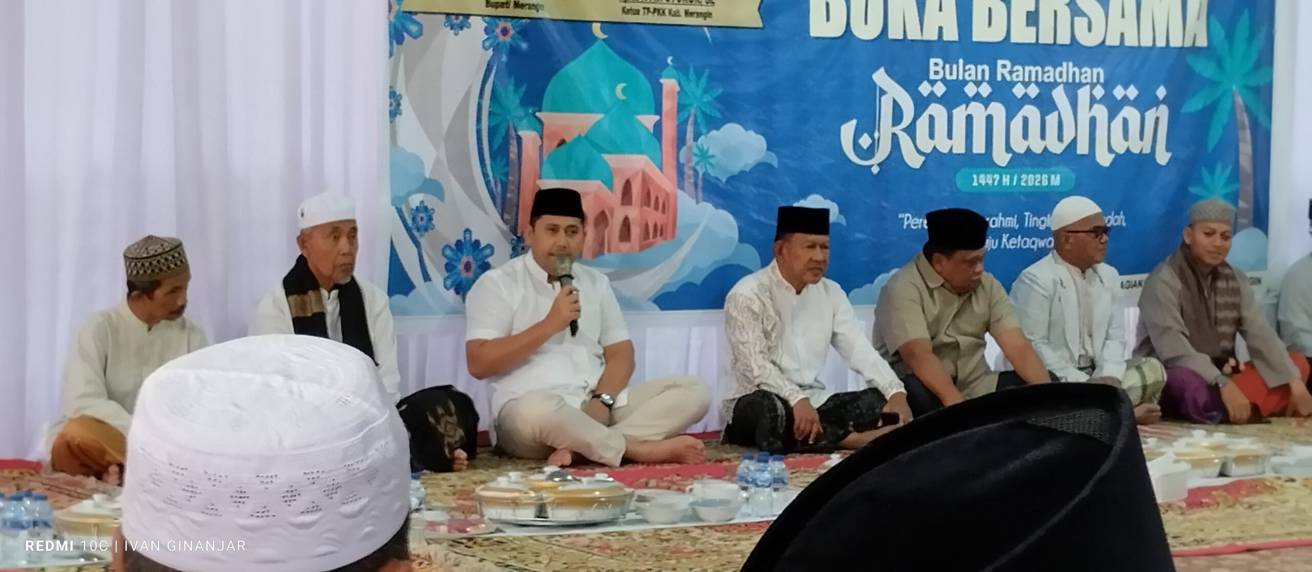 Bupati Merangin, M. Syukur, menegaskan bahwa visi "Merangin Baru" tidak hanya soal pembangunan fisik, tetapi juga revolusi mental masyarakat. Hal ini disampaikannya saat menggelar Buka Puasa Bersama (Bukber) dengan para Imam Masjid di Pendopo Rumah Dinas Bupati, Selasa (3/3/2026).