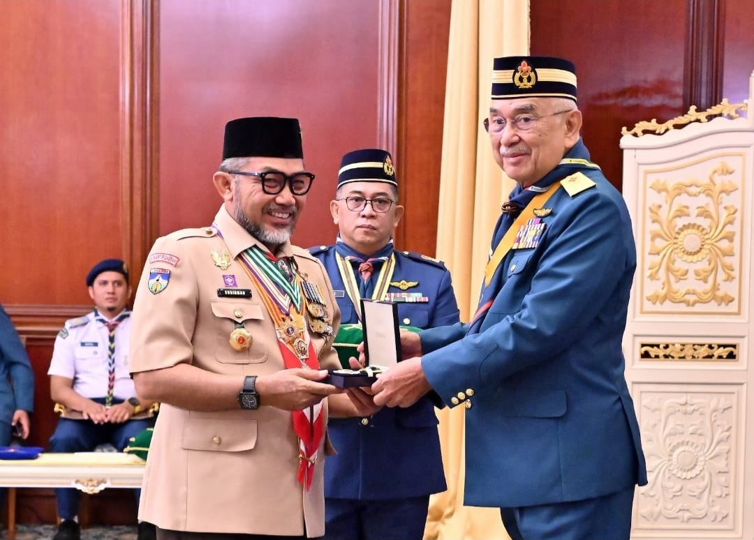 Gubernur Jambi, Dr. H. Al Haris, S.Sos., M.H., menerima penghargaan prestisius dalam ajang Istiadat Penganugerahan Bintang dan Pingat Persekutuan Pengakap Malaysia (PPM) yang berlangsung di Melaka, Jumat (6/3/2026).