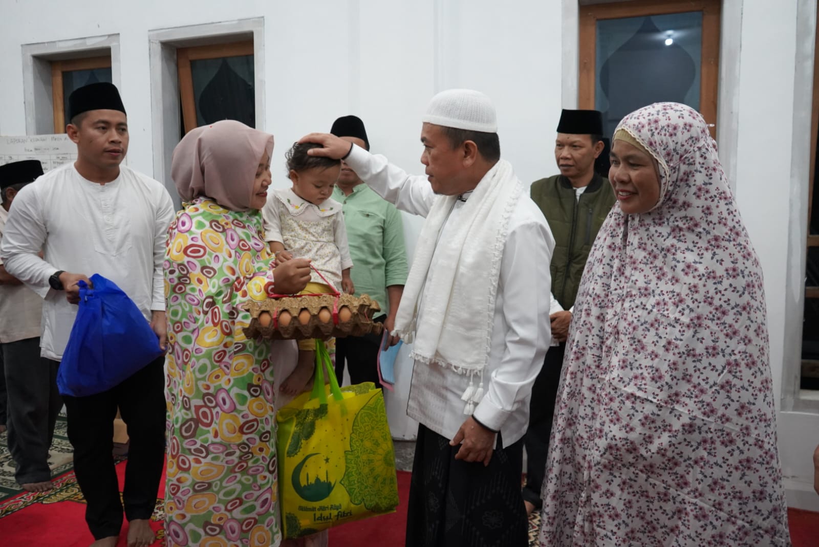 Gubernur Jambi Dr. H. Al Haris, S.Sos, MH, mengemukakan, bahwa sedikitnya ada 24,80 % anak-anak di Provinsi Jambi tumbuh tanpa kehadiran atau kurang keterlibatan aktif sosok ayah dalam pengasuhan baik secara fisik maupun emosional, ayah ada tapi tidak peduli dan tidak terhubung (Fatherless). 