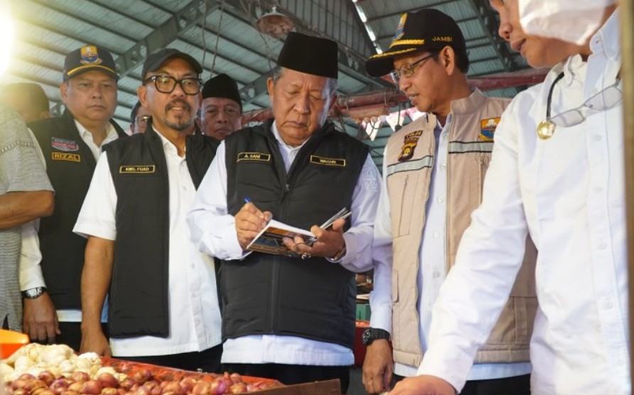 Wagub Sani Pimpin Sidak Pasar Angso Duo, Cek Harga Pangan Jelang Lebaran