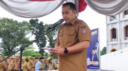 Di bawah rintik gerimis yang membasahi halaman Kantor Bupati, Pemerintah Kabupaten (Pemkab) Merangin tetap kokoh menggelar Apel Kedisiplinan sekaligus Halal Bihalal, Senin (06/04/2026).