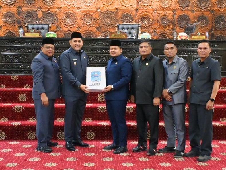 Dewan Perwakilan Rakyat Daerah (DPRD Kabupaten Merangin) resmi menyampaikan catatan strategis terhadap Laporan Keterangan Pertanggungjawaban (LKPJ Bupati Merangin 2025) Tahun Anggaran 2025.