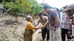 Bupati Merangin, M. Syukur kembali menunjukkan kepedulian terhadap warga terdampak banjir. Usai menyalurkan bantuan di Kecamatan Tiang Pumpung, orang nomor satu di Kabupaten Merangin itu melanjutkan kunjungan ke Desa Selango, Kecamatan Pamenang Selatan, Rabu (29/04/2026).