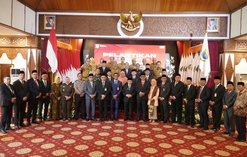 Lantik Sudirman sebagai Komisaris Utama Bank Jambi, Gubernur Al Haris Minta Pembenahan dan Kemandirian Bank Jambi