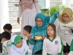 Rabu Berkah PKK Jambi, Bunda PAUD Bagikan Sarapan Bergizi untuk Warga