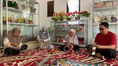 Corporate Social Responsibility (CSR) yang dijalankan SKK Migas bersama PetroChina International Jabung Ltd terus memberikan manfaat nyata bagi masyarakat di sekitar wilayah operasi, khususnya bagi pelaku usaha kecil dan menengah di Kabupaten Tanjung Jabung Timur, Jambi.