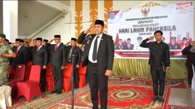Bupati Merangin, M. Syukur memimpin jalannya upacara peringatan Hari Lahir Pancasila tahun 2026 yang berlangsung khidmat di halaman Kantor Bupati Merangin pada Senin (1/6/2026).