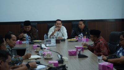 Rapat Harga TBS, Bupati M. Syukur Semprot Perusahaan Sawit: Ini Preseden Buruk!