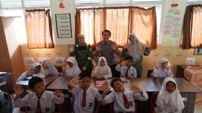 Tak hanya fokus pada peningkatan kualitas sumber daya manusia, PetroChina juga memberikan bantuan sarana pendidikan berupa 1.000 set meja dan kursi siswa. Bantuan tersebut dibagi masing-masing 500 set untuk Kabupaten Tanjung Jabung Barat dan 500 set untuk Kabupaten Tanjung Jabung Timur.
