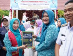 Tinjau 10 Program Pokok PKK di Desa Pondok Agung, Hj. Hesti Haris Apresiasi Kreativitas Ibu-Ibu
