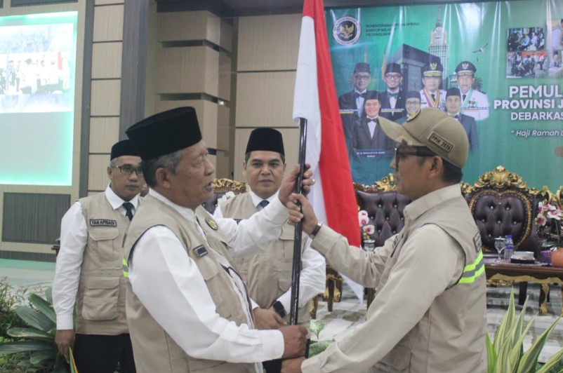 Wagub Sani Sambut Kepulangan 443 Jamaah Haji Kloter BTH-21 ke Provinsi Jambi
