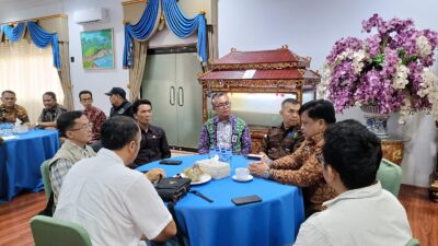 Pemerintah Kabupaten (Pemkab) Merangin menggelar agenda sarapan dan diskusi bersama Tim Lapangan Pra-Revalidasi Kawasan Merangin Jambi UNESCO Global Geopark (UUGGp), di Rumah Dinas Bupati Merangin pada Kamis (09/07/2026).