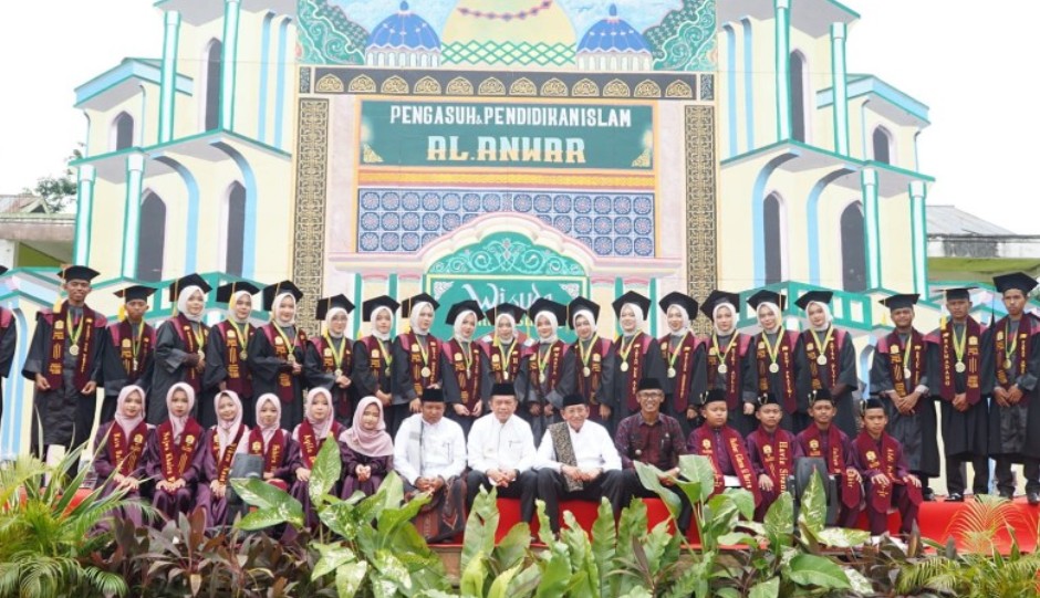 Gubernur Al Haris Doakan Santri Ponpes Al-Anwar Jadi Generasi Berakhlak Mulia dan Berprestasi
