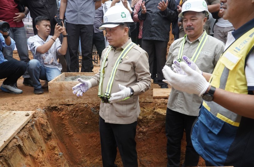 Gubernur Al Haris Letakkan Batu Pertama Pembangunan RSUD Bukit Tengah di Kerinci