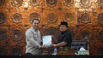 Pemerintah Kabupaten Merangin resmi menyampaikan Rancangan Kebijakan Umum Anggaran (KUA) serta Prioritas dan Plafon Anggaran Sementara (PPAS) Tahun Anggaran 2027 kepada Dewan Perwakilan Rakyat Daerah (DPRD), dalam sidang paripurna, Selasa (4/8/2026).