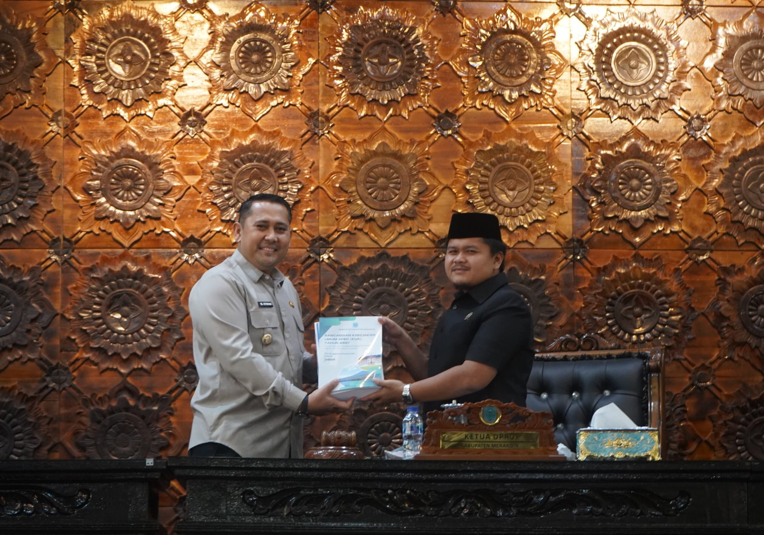 Pemerintah Kabupaten Merangin resmi menyampaikan Rancangan Kebijakan Umum Anggaran (KUA) serta Prioritas dan Plafon Anggaran Sementara (PPAS) Tahun Anggaran 2027 kepada Dewan Perwakilan Rakyat Daerah (DPRD), dalam sidang paripurna, Selasa (4/8/2026).