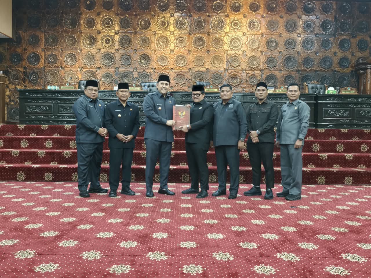 Dewan Perwakilan Rakyat Daerah (DPRD) Kabupaten Merangin bersama Pemerintah Kabupaten (Pemkab) Merangin secara resmi menandatangani Nota Kesepakatan Kebijakan Umum Anggaran (KUA) serta Prioritas dan Plafon Anggaran Sementara (PPAS) APBD Tahun Anggaran 2027.