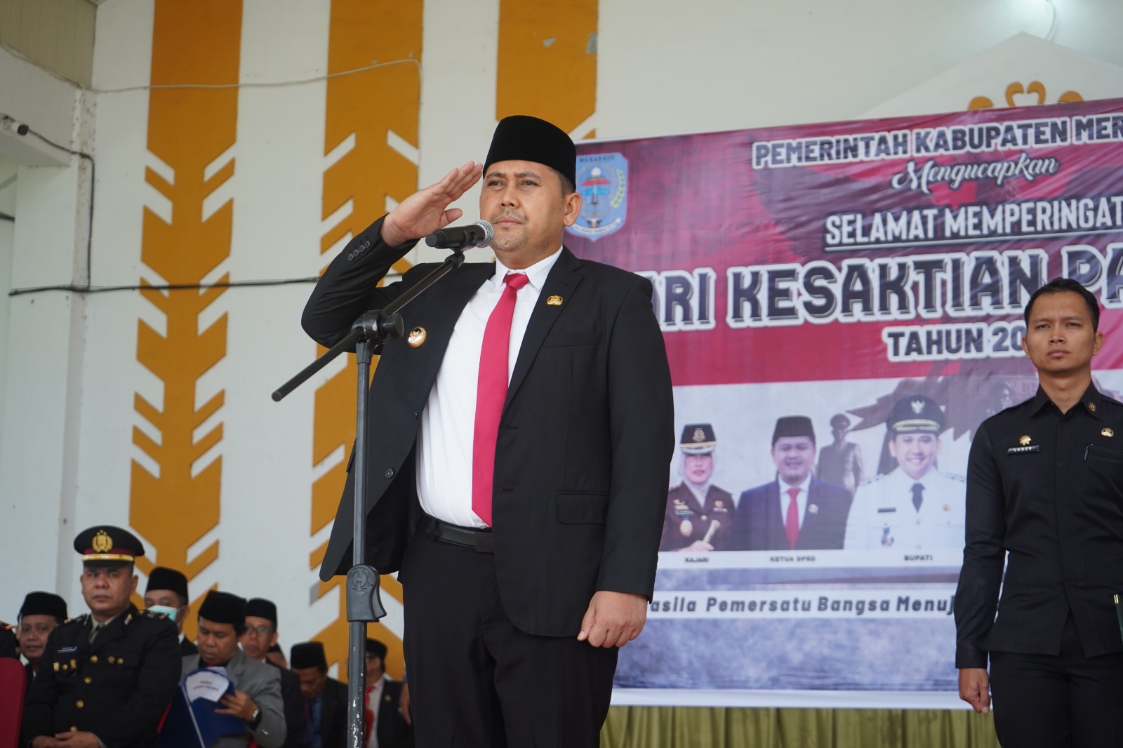 Pemerintah Kabupaten Merangin menggelar Upacara Peringatan Hari Kesaktian Pancasila Tahun 2026 yang berlangsung khidmat di Halaman Kantor Bupati Merangin, Kamis (1/10/2026).